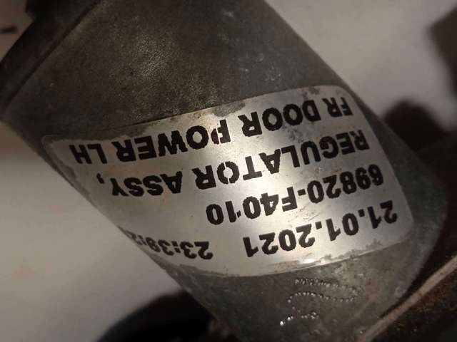 Mecanismo de acionamento de vidro da porta dianteira esquerda 85720F4010 TOYOTA