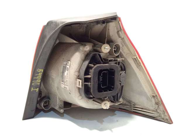 Lanterna traseira esquerda externa 89031704 VAG