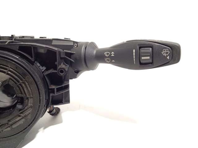 Comutador direito instalado na coluna da direção 8A6T17A553AC FORD