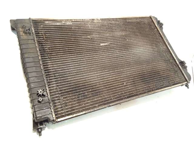 Radiador de esfriamento de motor 8E0121251L VAG