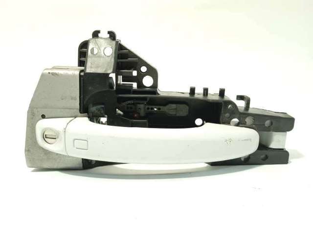 Suporte de maçaneta externa da porta dianteira esquerda 8T1837885B VAG