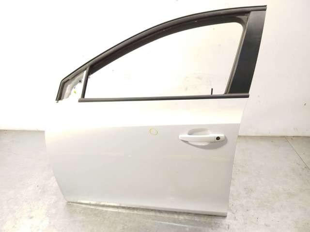 Porta dianteira esquerda 95987757 GM