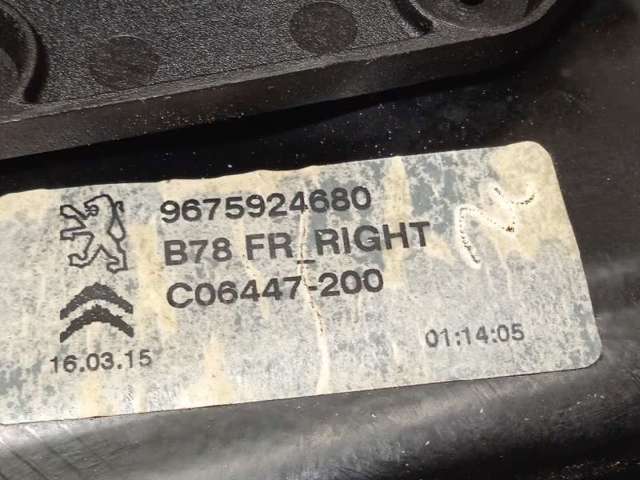 Mecanismo de acionamento de vidro da porta dianteira direita 9675288880 PEUGEOT