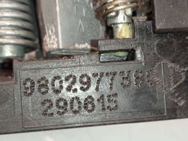 Suporte de maçaneta externa da porta traseira esquerda 9802977380 PEUGEOT