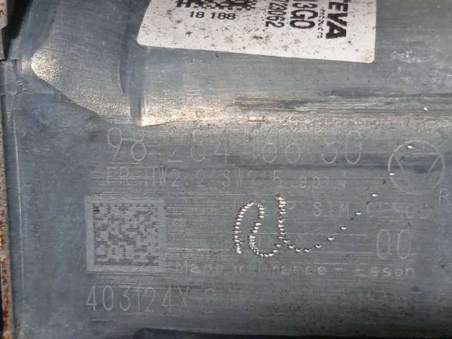 Mecanismo de acionamento de vidro da porta dianteira direita 9828130680 PEUGEOT