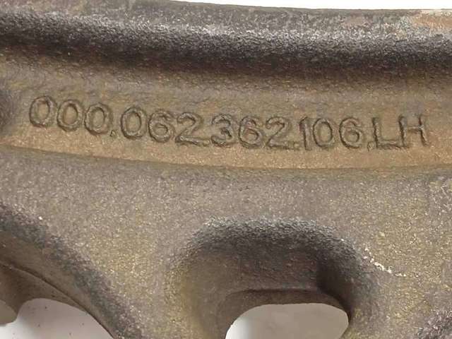Braço oscilante inferior esquerdo de suspensão traseira A1643501906 MERCEDES
