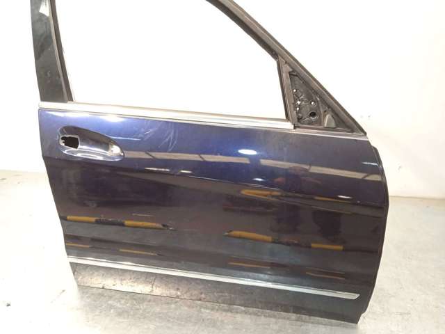 Porta dianteira direita A2047205400 MERCEDES