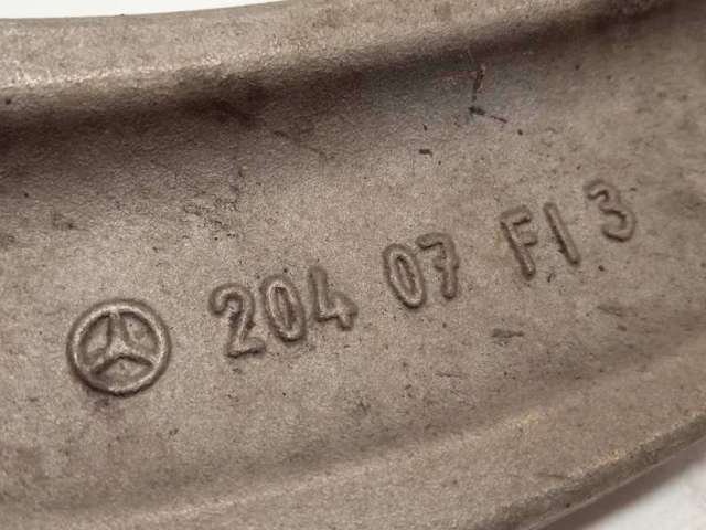 Braço oscilante superior esquerdo de suspensão traseira A2053506103 MERCEDES