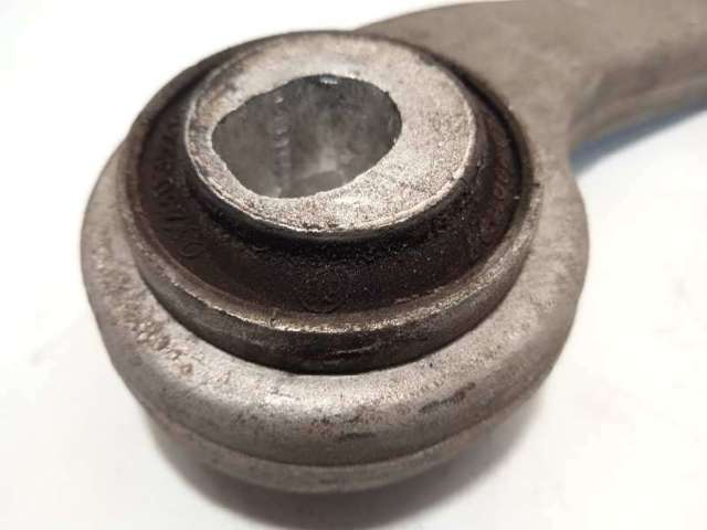 Braço oscilante superior esquerdo de suspensão traseira A2303502706 MERCEDES