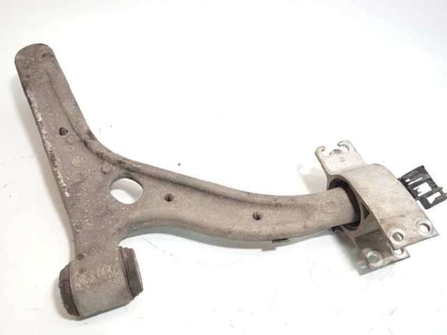 Braço oscilante inferior esquerdo de suspensão dianteira A2463304700 MERCEDES