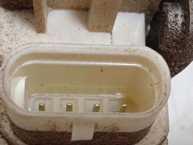 Fecho da porta dianteira esquerda A9067202135 MERCEDES