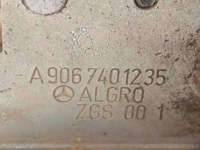 Fecho inferior da porta traseira esquerda batente A9067401235 VAG