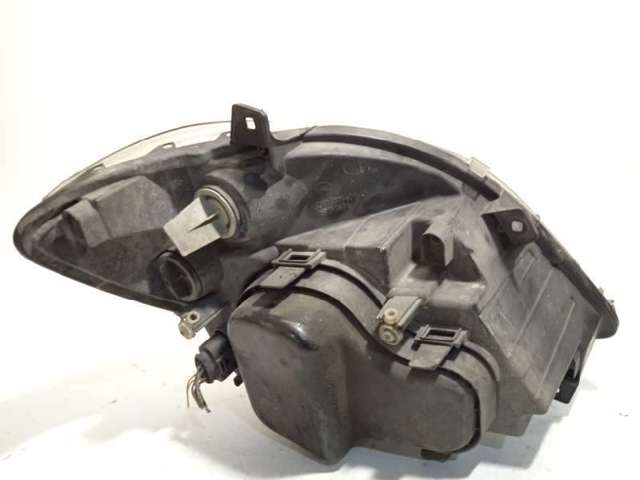 Luz esquerda A9068200561 MERCEDES