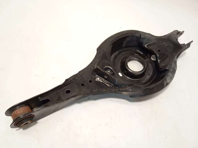 Braço oscilante inferior direito de suspensão traseira KD3528300 MAZDA