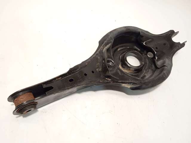 Braço oscilante inferior esquerdo de suspensão traseira KD3528350 MAZDA