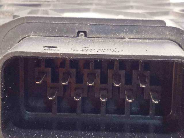 Fecho da porta traseira esquerda LR071650 LAND ROVER