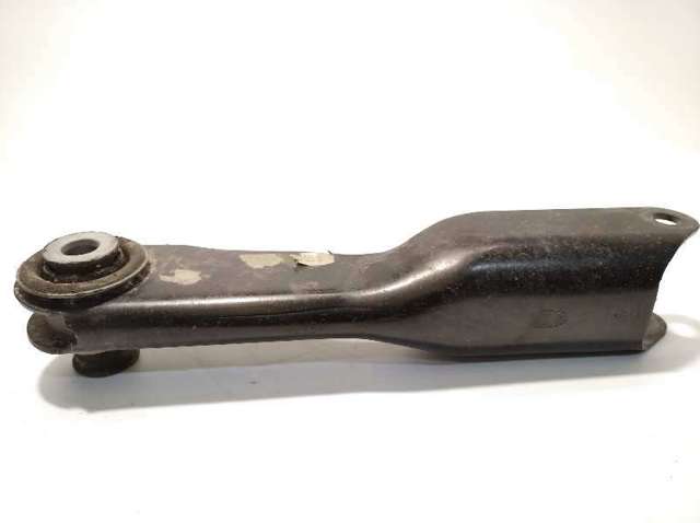 Braço oscilante inferior direito de suspensão traseira LR128796 LAND ROVER