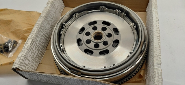 123006839R Renault (RVI)