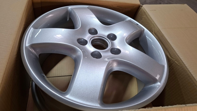 Discos de roda de aleação ligeira (de aleação ligeira, de titânio) Volkswagen Multivan  7HM, 7HN, 7HF, 7EF, 7EM, 7EN ao melhor preço