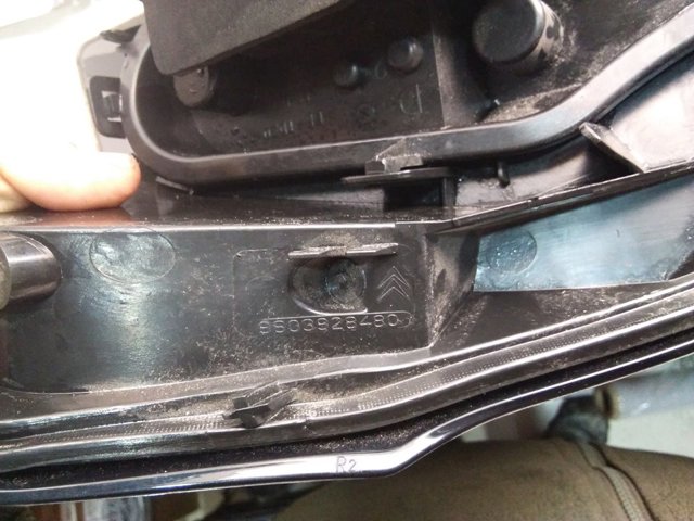 Lanterna traseira direita externa 9803928480 PEUGEOT