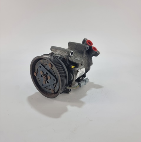 Compressor de aparelho de ar condicionado A4158304400 MERCEDES