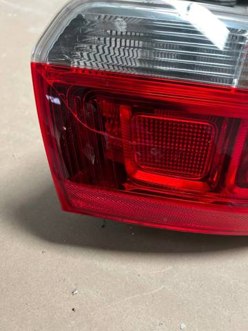 Lanterna traseira direita 0285910121 MAGNETI MARELLI