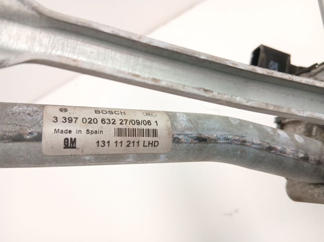 Trapézio de limpador pára-brisas 13111211 OPEL