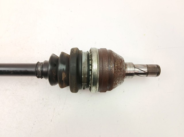 Semieixo (acionador) dianteiro esquerdo 13124675 OPEL