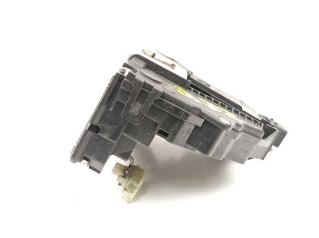 Fecho da porta dianteira esquerda 13258271 OPEL