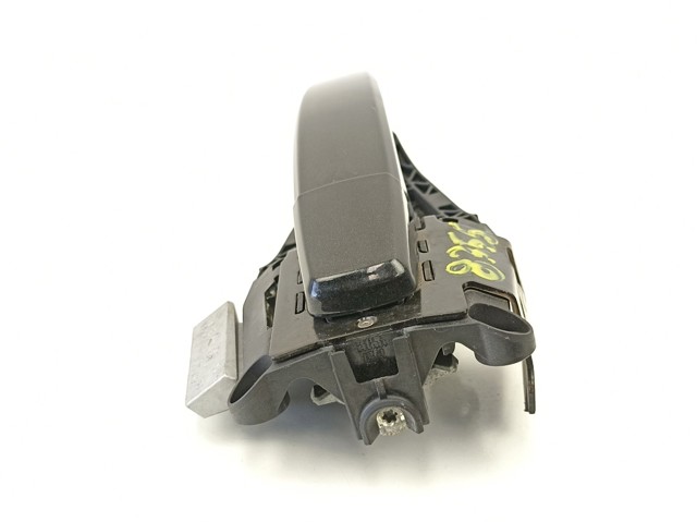 Suporte de maçaneta externa da porta dianteira direita 13308536 OPEL