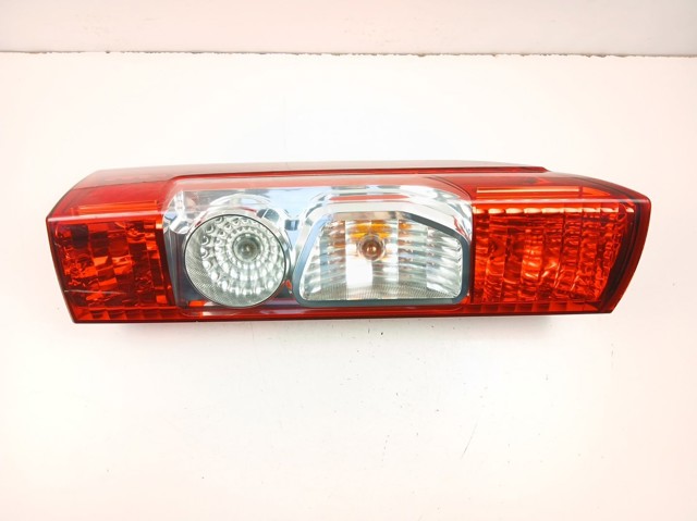 Lanterna traseira esquerda 1365776080 PEUGEOT