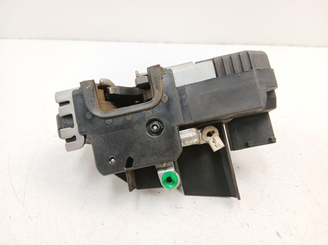 Fecho da porta dianteira esquerda 24414110 OPEL