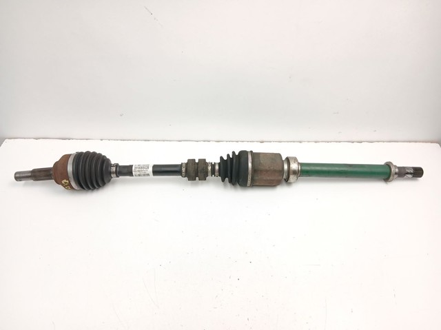 Semieixo (acionador) dianteiro direito 39100BB02B NISSAN