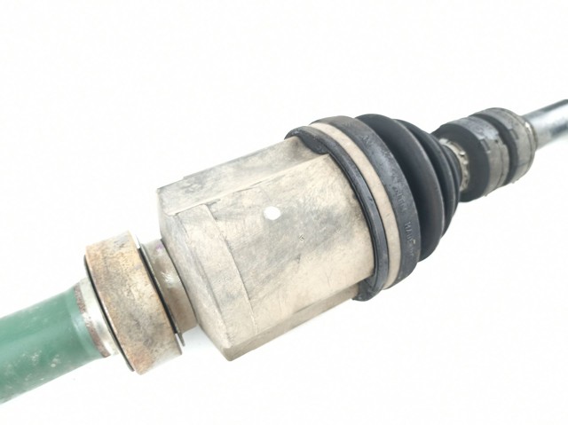 Semieixo (acionador) dianteiro direito 39100BB32B NISSAN