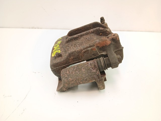 Suporte do freio dianteiro esquerdo 410117F00A NISSAN