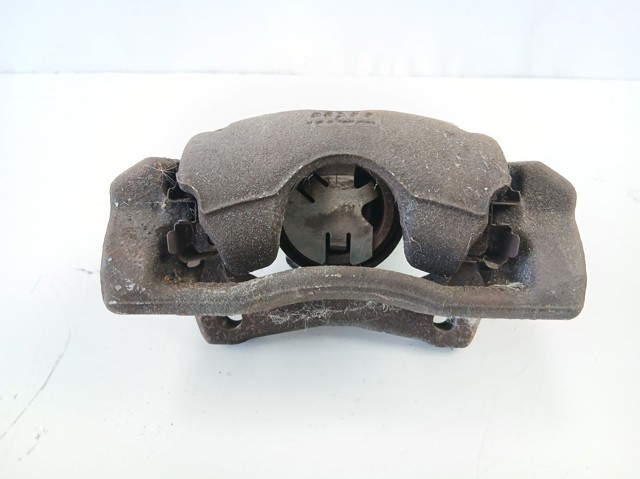 Suporte do freio dianteiro esquerdo 41011AX601 NISSAN