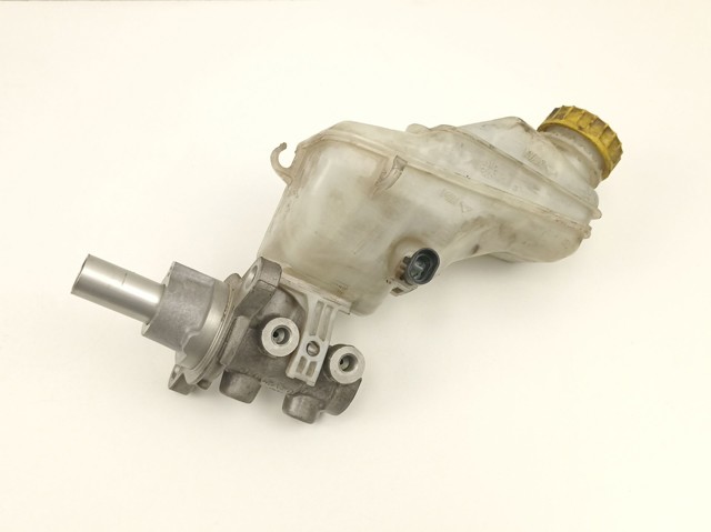 Cilindro mestre do freio 4601V7 PEUGEOT