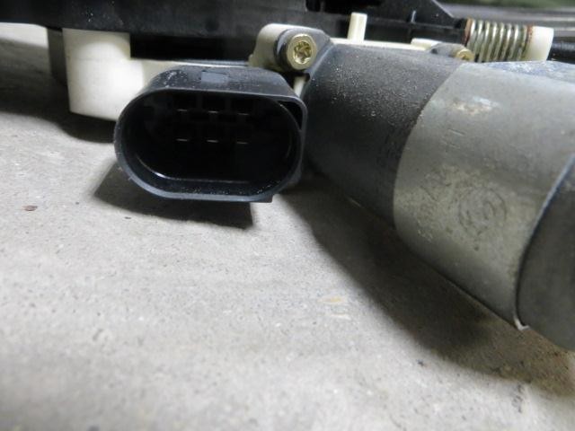 Mecanismo de acionamento de vidro da porta dianteira esquerda 51337075667 BMW