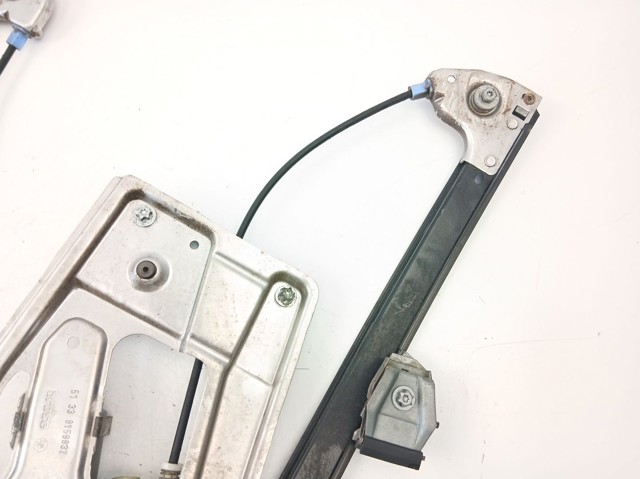 Mecanismo de acionamento de vidro da porta dianteira direita 51338159832 BMW