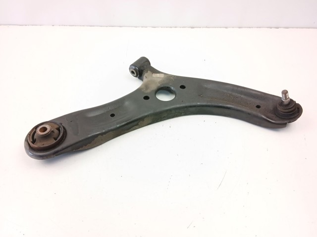 Braço oscilante inferior direito de suspensão dianteira 545011J700 HYUNDAI