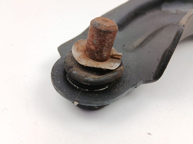 Braço oscilante inferior esquerdo de suspensão dianteira 545055708R RENAULT