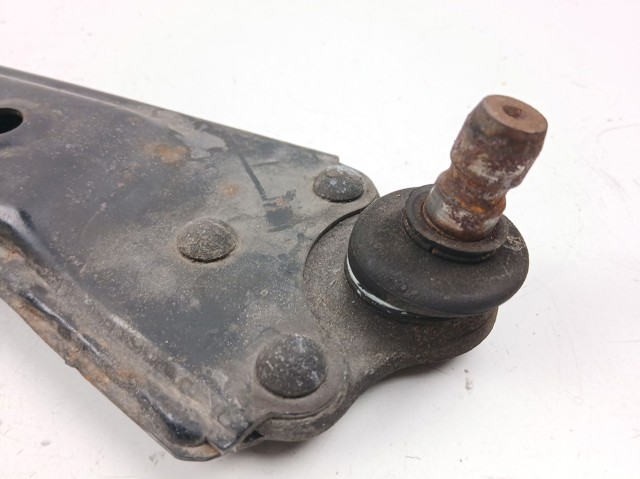 Braço oscilante inferior direito de suspensão dianteira 55703231 OPEL