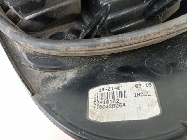 Lanterna traseira esquerda 7700428054 RENAULT