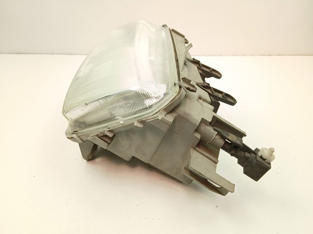 Luz esquerda 7700820122 RENAULT