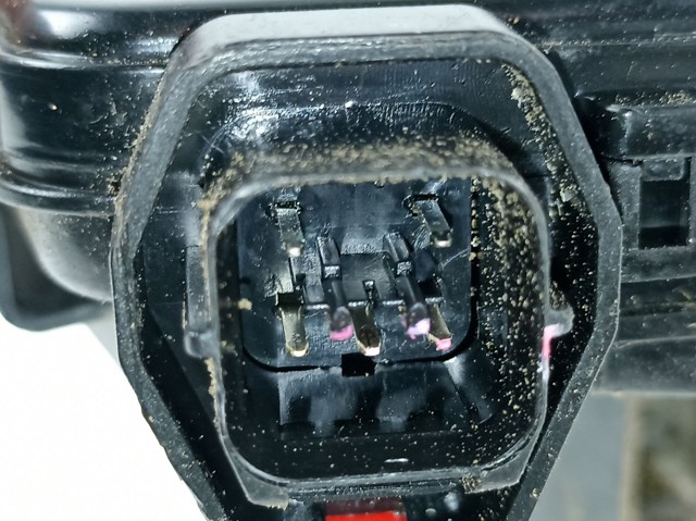 Fecho da porta dianteira direita 813202E010 HYUNDAI