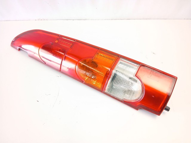 Lanterna traseira direita 8200150625 RENAULT