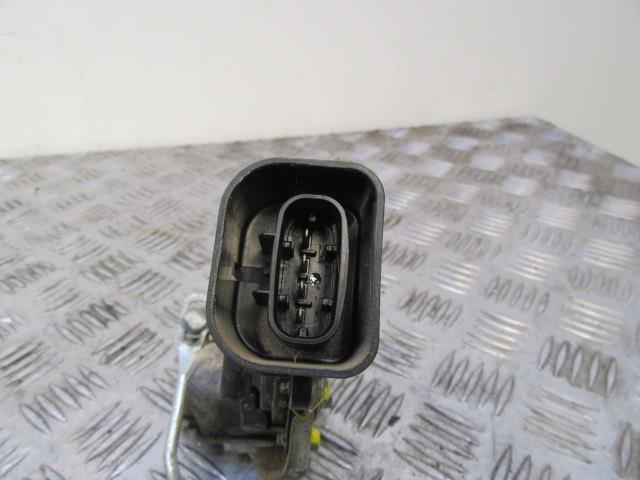 Fecho da porta traseira direita 8230165D10 SUZUKI