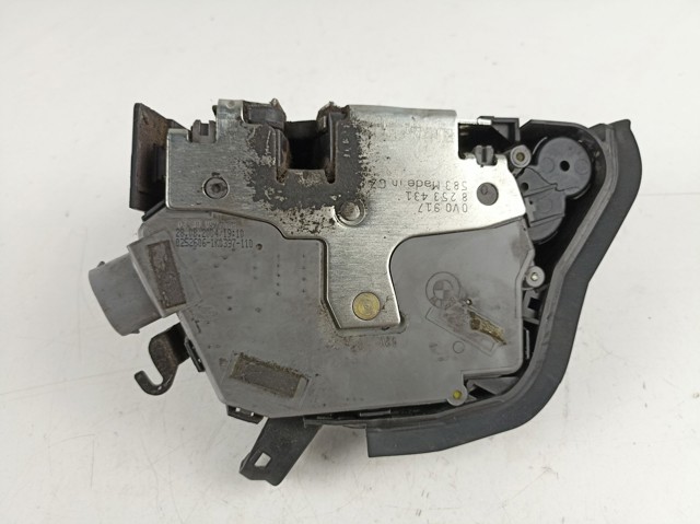 Fecho da porta dianteira esquerda 8253431 BMW
