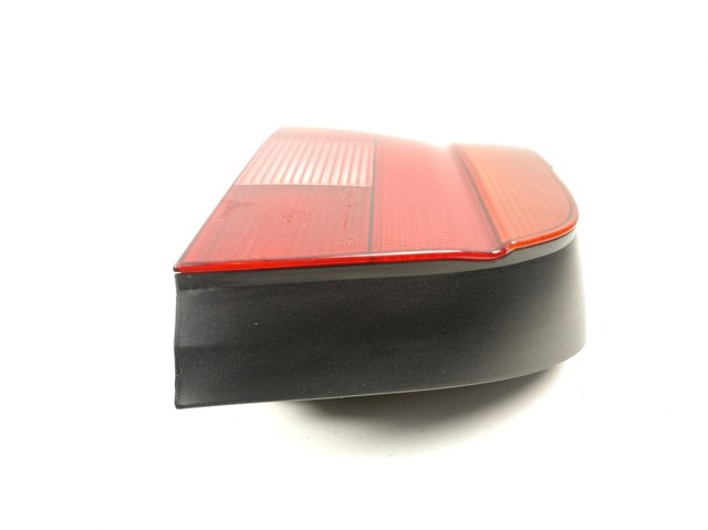 Lanterna traseira esquerda 8358031 BMW
