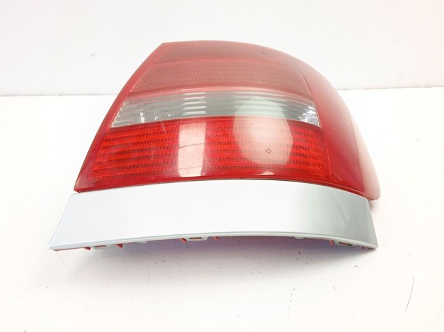 Lanterna traseira direita 8D0945096G VAG